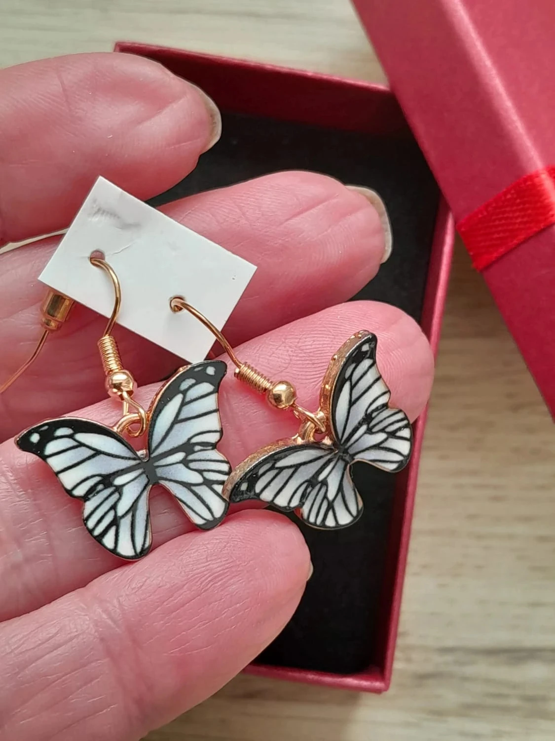 Brincos, borboletas esmaltadas, preto e branco, dourados – photo 4